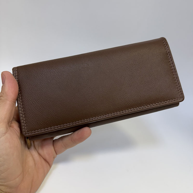 Tmavě hnědá dámská peněženka s věnováním